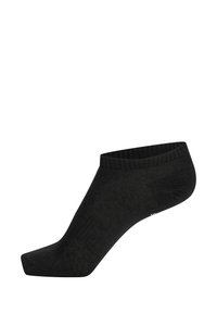 Schwarze Knöchelsocke mit glatter Textur, geripptem Bündchen und verstärkter Ferse. Verfügt über eine gepolsterte Sohle für zusätzlichen Komfort.