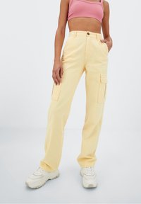 Stradivarius Kapsáče - yellow