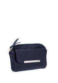 Mornarsko usnjeno denarnico z zadrgo, ki ima sprednjo žepno zadrgo in srebrno poudarjeno črto. Gladka tekstura in kompakten dizajn.