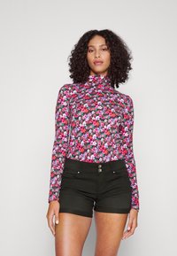 ONLY Tall ONLCARMEN REG WIDE - Denim shorts - black denim