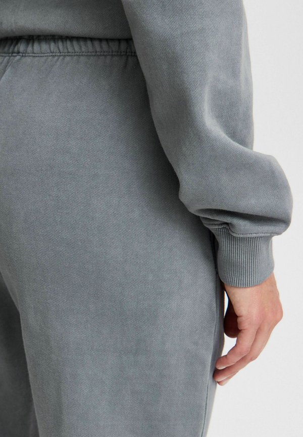 JCRUBI - Tracksuit bottoms - ebony4