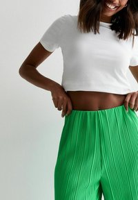 New Look CROPPED  - Tygbyxor - green