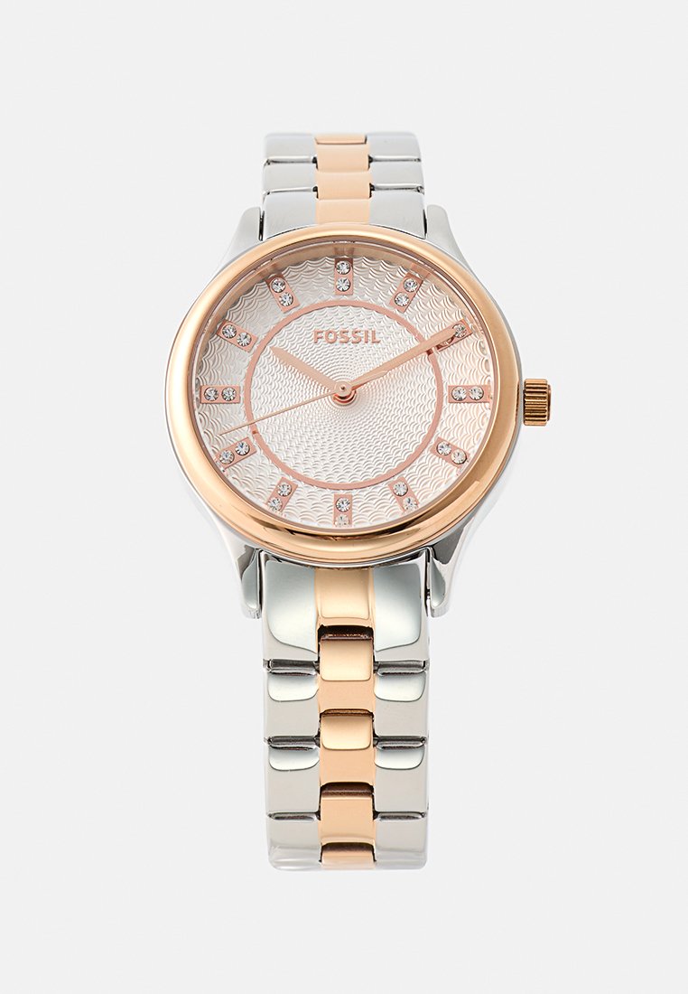 Montre-bracelet ronde Fossil avec un bracelet en métal rose et argent, une lunette en or rose, des marqueurs d'heure en cristal et un cadran texturé argent.