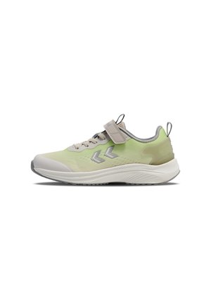 Lysegrøn atletiksneakers med grå accenter, snørebånd foran, justerbar velcrolukning og polstret hvid sål.