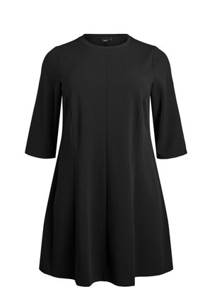 Czarna sukienka w kształcie litery A z lekkiego materiału, z okrągłym dekoltem i rękawami o długości trzy czwarte; charakteryzuje się luźnym krojem.