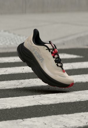 HOKA, CLIFTON 11 GTX - Обувки за бягане по асфалт - river rock grey / carbon black