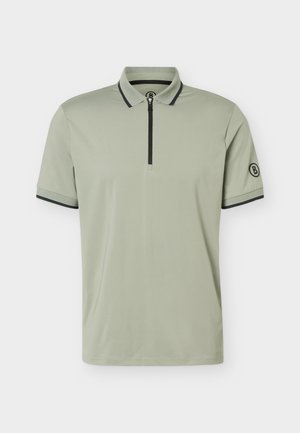 Lichtgrijs poloshirt met korte mouwen, zwarte rits aan de voorkant, zwarte afwerking aan de kraag en mouwranden, en een ronde "B"-logo op de linker mouw.