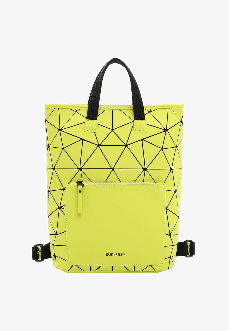 Geel geometrische rugzak met zwarte accenten, voorzien van een ritsvak aan de voorkant en dubbele draaghandvatten. Gemaakt van een glad, duurzaam materiaal.
