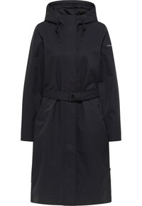 Manteau imperméable noir avec capuche, taille ceinturée, fentes latérales boutonnées et texture lisse. Comprend des cordons de serrage et un équipement minimal.