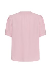 Kurzärmlige rosa Bluse aus strukturiertem Stoff, mit gerafften Schultern und einem runden Halsauschnitt. Sauberer Saum ohne sichtbare Verschlüsse oder Verzierungen.
