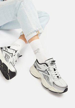 Reebok Treniņkurpes - white/silver
