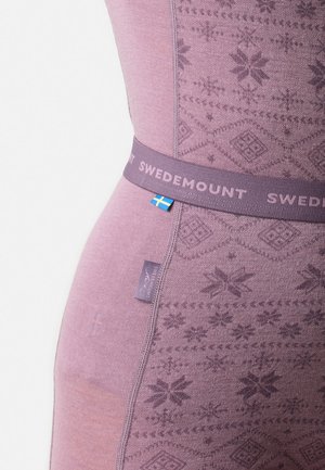 Purple knit base layer with a snowflake pattern. Features a wide band labeled "SWEDEMOUNT" and a small flag tag. Smooth texture.