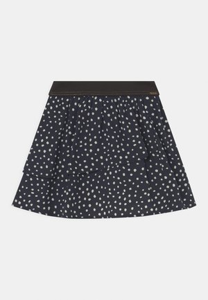 Falda acampanada azul marino con un patrón de puntos irregulares en blanco y cinturilla oscura sólida, extendida sobre un fondo blanco.