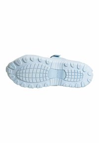 Suola di scarpa in gomma azzurro chiaro con superficie testurizzata, dotata di battistrada modellato per la presa e bordi arrotondati per la flessibilità.