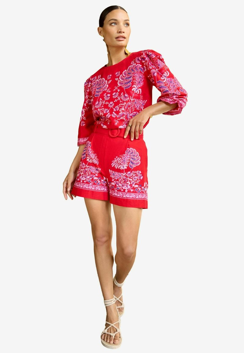 Love & Roses PRINTED BELTED - Šortai - red paisley