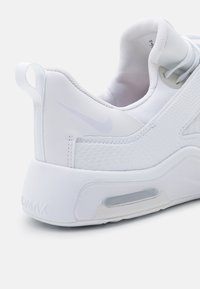 Nike Performance AIR MAX BELLA TR 5 - Treenikenkä - white
