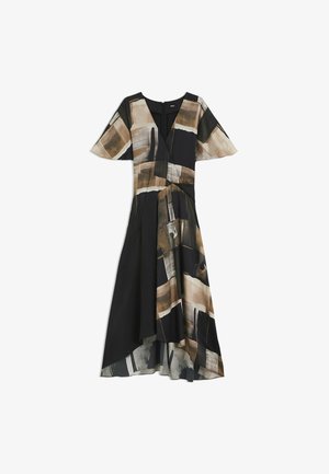 Czarna sukienka z krótkimi rękawami, z mieszanką beżowych i brązowych abstrakcyjnych wzorów, dekoltem w kształcie litery V oraz asymetrycznym dołem.