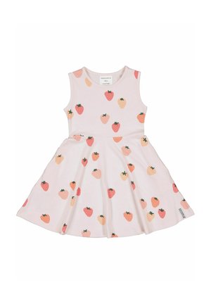 Ærmeløs lyserød kjole til små børn med vid nederdel, dekoreret med spredte røde og ferskenfarvede jordbærprint og rund halsudskæring.