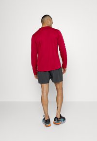 ASICS CORE SHORT - Pantalón corto de deporte - graphite grey