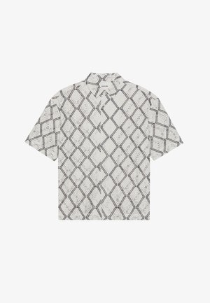 Chemise à manches courtes en blanc et noir, présentant un motif en losanges, avec fermeture à boutons et col rabattu, fabriquée dans un tissu léger.