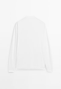 Langärmliges Hemd in Weiß mit einfachem Design und glatter Textur. Klassischer Kragen mit sauberer Rückansicht, ohne Verzierungen.