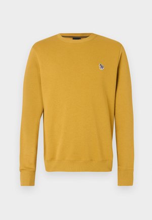 Sudadera color mostaza con cuello redondo, puños y dobladillo de punto, que presenta un pequeño diseño bordado en el pecho. Textura de tela suave.