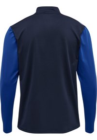Långärmad skjorta med en marinblå kropp och elektriskt blå ärmar. Tillverkad av mjukt, lätt tyg med krage och sömdetaljer.