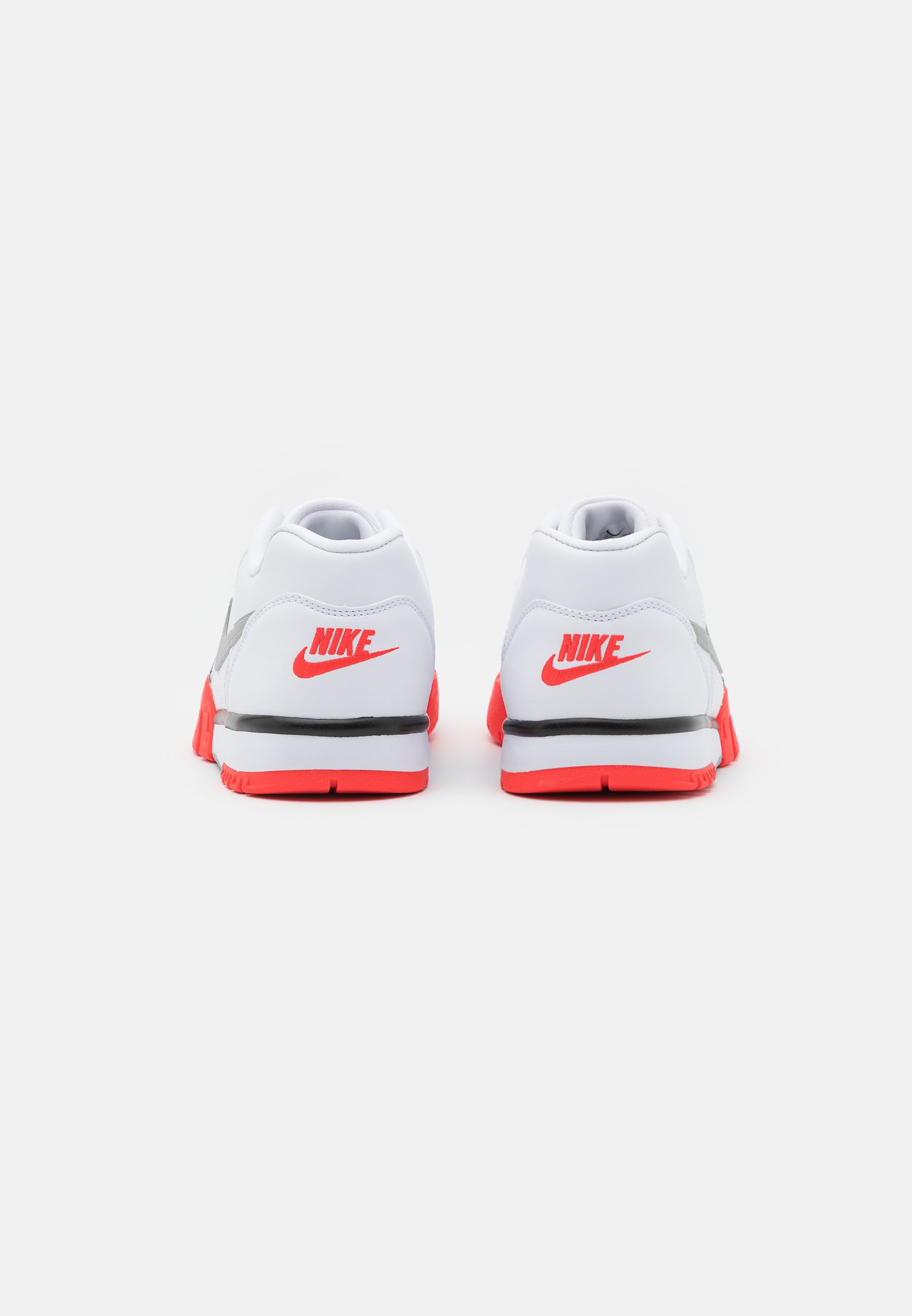 Nike Sportswear CROSS TRAINER - Sneakers laag - white/light smoke  grey/black/bright crimson/wit - Zalando.nl