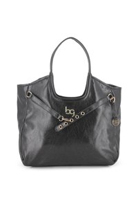 Bolso tote de cuero negro con asas dobles, correa decorativa con ojales dorados y un pequeño charm redondo dorado con el logo en el lado.
