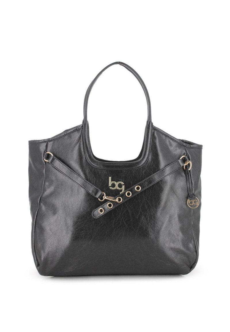 Bolso tote de cuero negro con asas dobles, correa decorativa con ojales dorados y un pequeño charm redondo dorado con el logo en el lado.