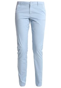 Vaaleansiniset housut, jotka on tehty puuvillasekoitekankaasta. Niissä on nappikiinnitys, vyölenkit ja slim fit -muotoilu, sekä sivutaskut.