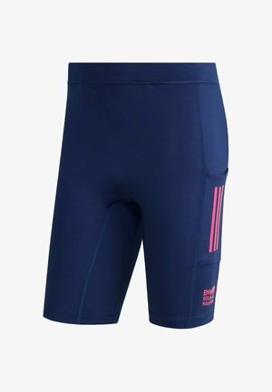 Marineblaue Sportshorts mit einer Seitentasche, pinken Streifen und dem Text "BMW Berlin Marathon" im Taschenbereich.