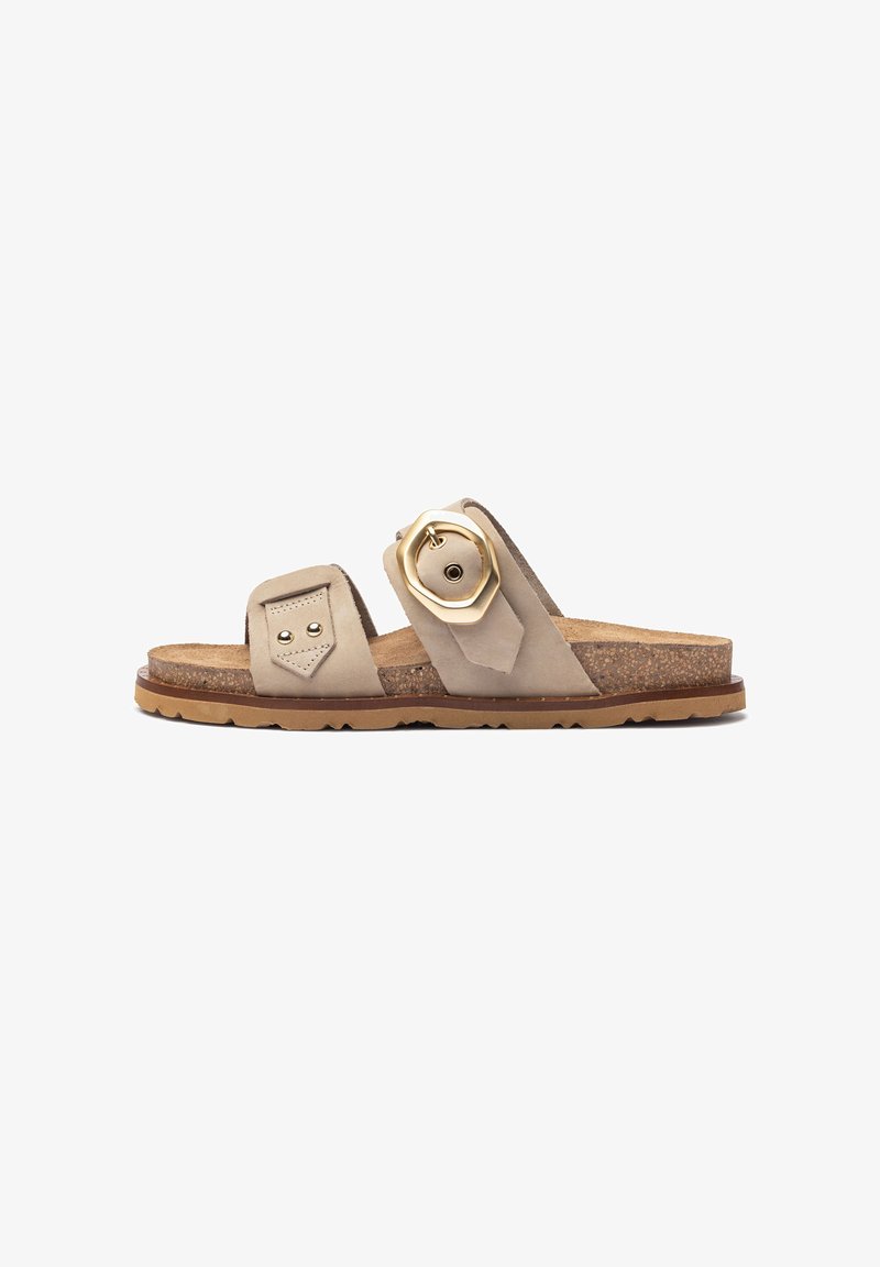 Sandale à glissière en suédine beige avec une semelle intermédiaire en liège, dotée d'un grand accent circulaire en ton doré et de deux larges brides pour le soutien.