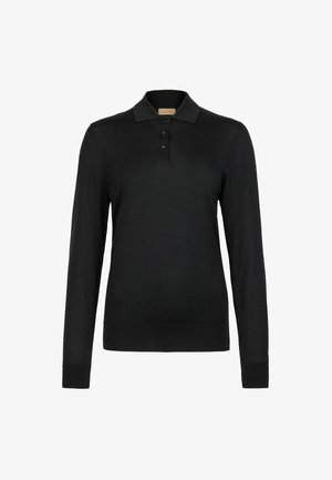 Czarna polo z długim rękawem, z trzema guzikami, ściągaczami na rękawach i złożonym kołnierzykiem, prezentowana na białym tle.