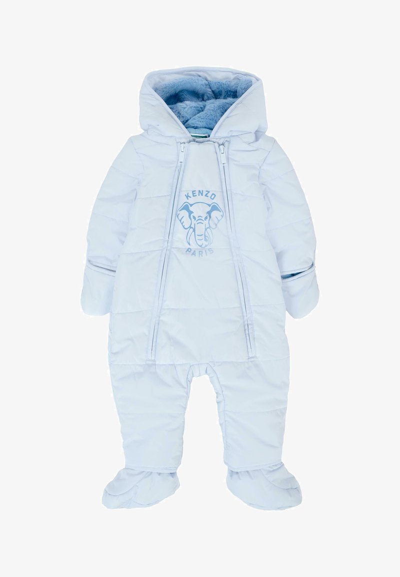 Tutina da neve per neonati di colore azzurro chiaro, imbottita, con cappuccio, guanti e scarpine integrate, e il logo "Kenzo Paris" con elefante sul petto.