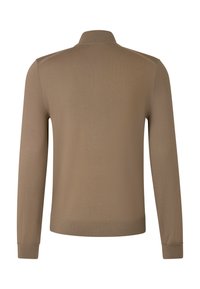 Brauner Pullover mit langen Ärmeln und hohem Kragen. Glatte Textur, eng anliegendes Design sowie gerippte Bündchen und Saum. Keine sichtbaren Muster oder Verzierungen.