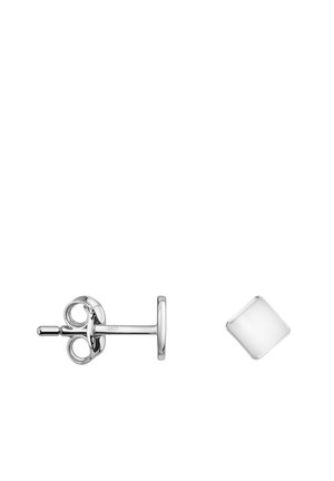 Boucles d'oreilles en argent avec un support circulaire à motif en spirale et un accent en forme de diamant, surface lisse et finition polie.