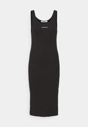 Musta, hihaton vartalonmyötäinen midimekko, jossa on pyöreä pääntie ja pieni valkoinen "Calvin Klein Jeans" -logo rinnassa.
