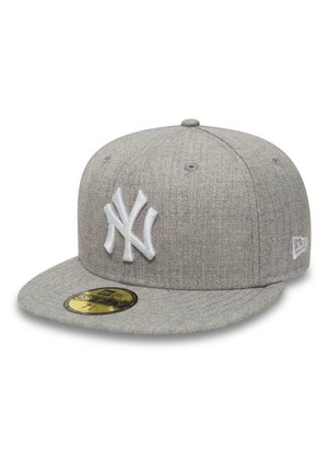 Gray wool New York Yankees fitted cap with white logo and flat brim, displaying size 7 1/4 gold and black sticker on the brim.