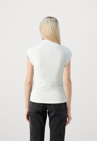 Gina Tricot SOFT TOUCH FUNNEL NECK TOP - Basic T-shirt - tofu