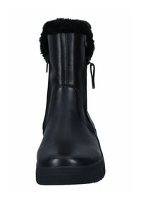 Botines negros de cuero suave con un collar de peluche sintético, que cuentan con cremalleras laterales y una suela de goma texturizada.