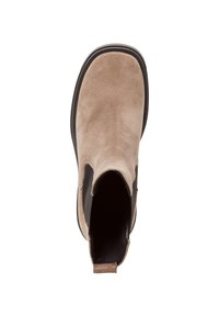 Stivale alla caviglia in suede beige chiaro con pannelli elastici neri ai lati e suola testurizzata. Presenta un manico a occhiello sul tallone.