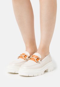 Marco Tozzi BY GUIDO MARIA KRETSCHMER - Scarpe senza lacci - cream