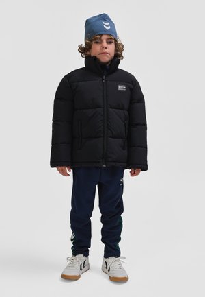 HMLCRISP TEX UNISEX - Chaqueta de invierno - black