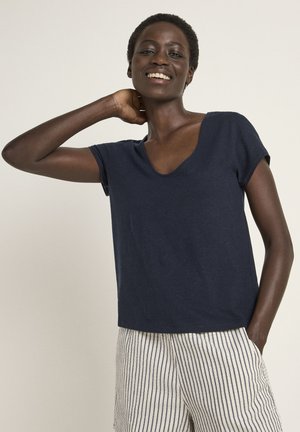 MIT TIEFEM AUSSCHNIT - Basic T-shirt - midnight