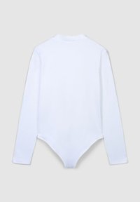 Body a maniche lunghe bianco realizzato in tessuto morbido, con colletto alto, design senza cuciture e taglio a perizoma nella parte inferiore.