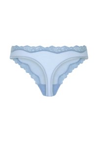 Lichtblauwe stringonderbroek met een kanten rand aan de tailleband en beenopeningen, met een soepele katoenen stof en een halfdoorzichtige mesh achterkant.