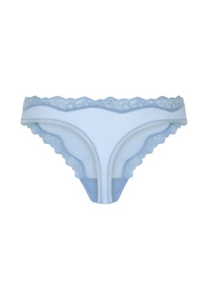 Lichtblauwe stringonderbroek met een kanten rand aan de tailleband en beenopeningen, met een soepele katoenen stof en een halfdoorzichtige mesh achterkant.