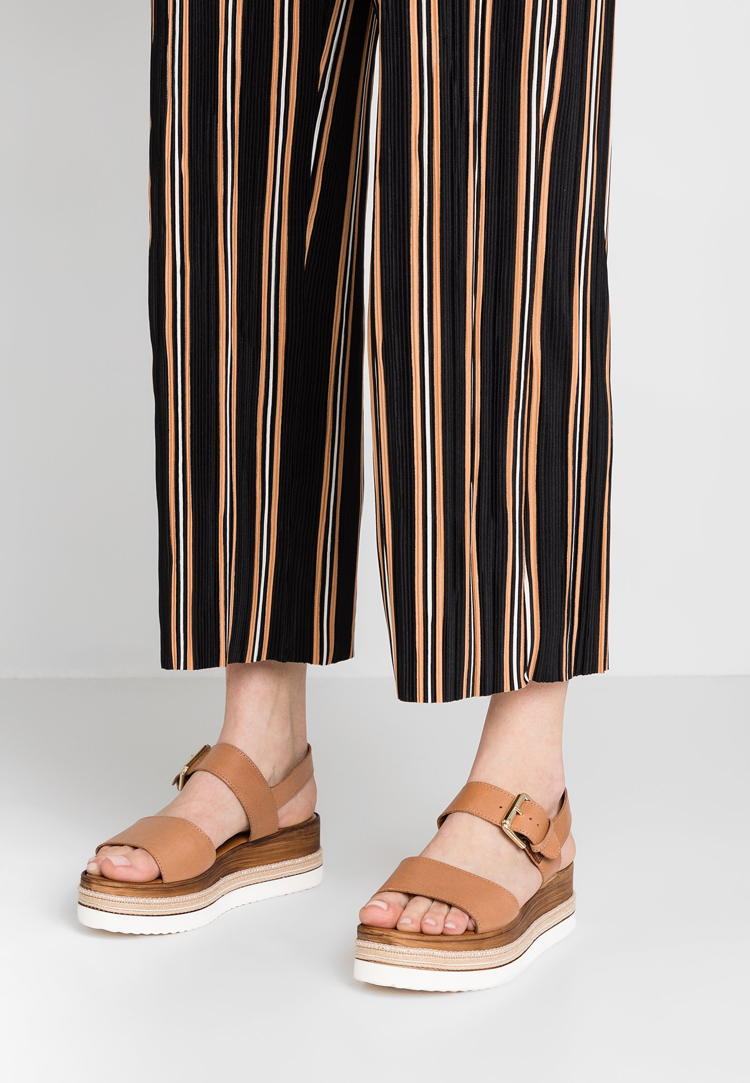 platform sandals dune