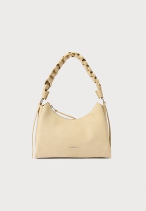 Beige suède hobo tas met een gevlochten handvat, ritssluiting en een gladde textuur, met een subtiel logo aan de onderkant.